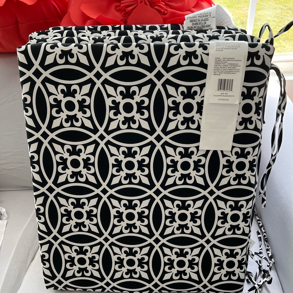 4 Summer Cushions for patio chairs